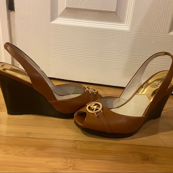 Michael Kors wedge heels - Picture 2 of 2